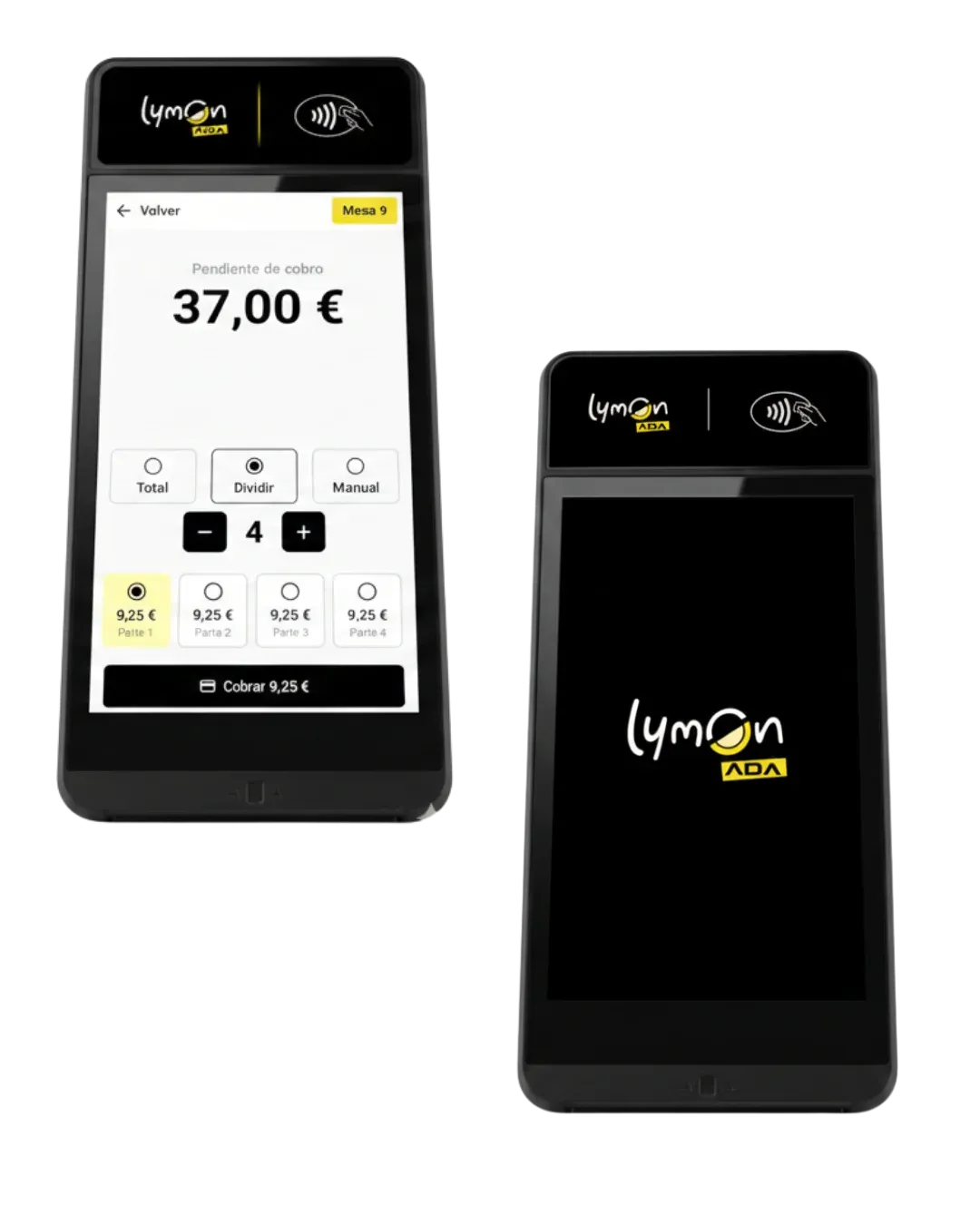 Cliente pagando en restaurante con datáfono